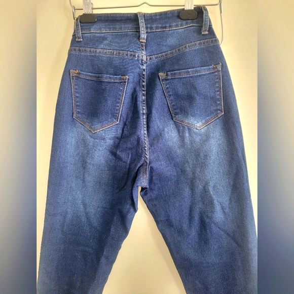 Blue Jeans - Picture 4 of 5